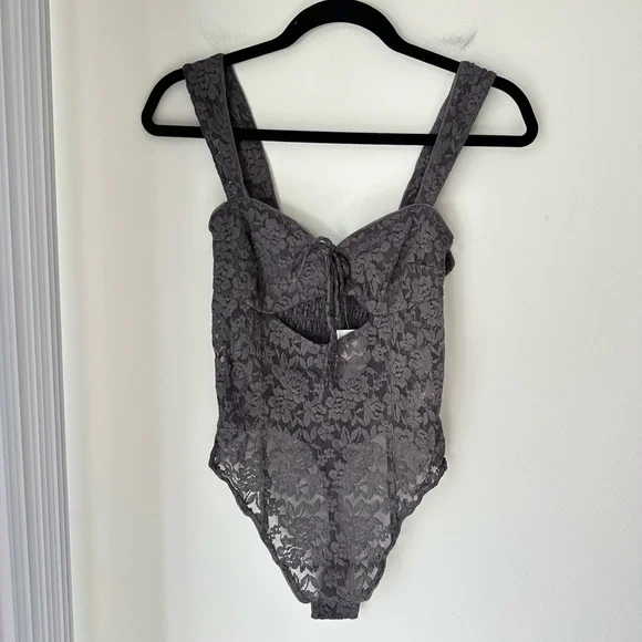 NWT Free People Strike A Pose Lace Thong Bodysuit Volcanic Glass Gray Size Small - Picture 5 of 9